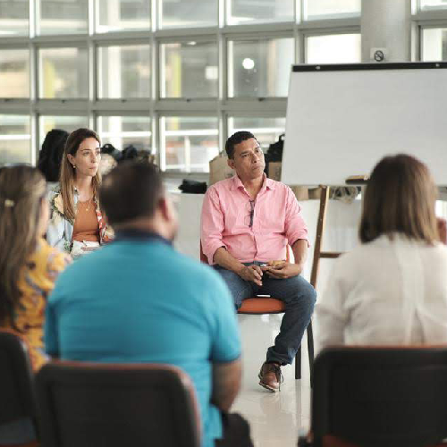 Osman Vergara facilitando una sesión de coaching